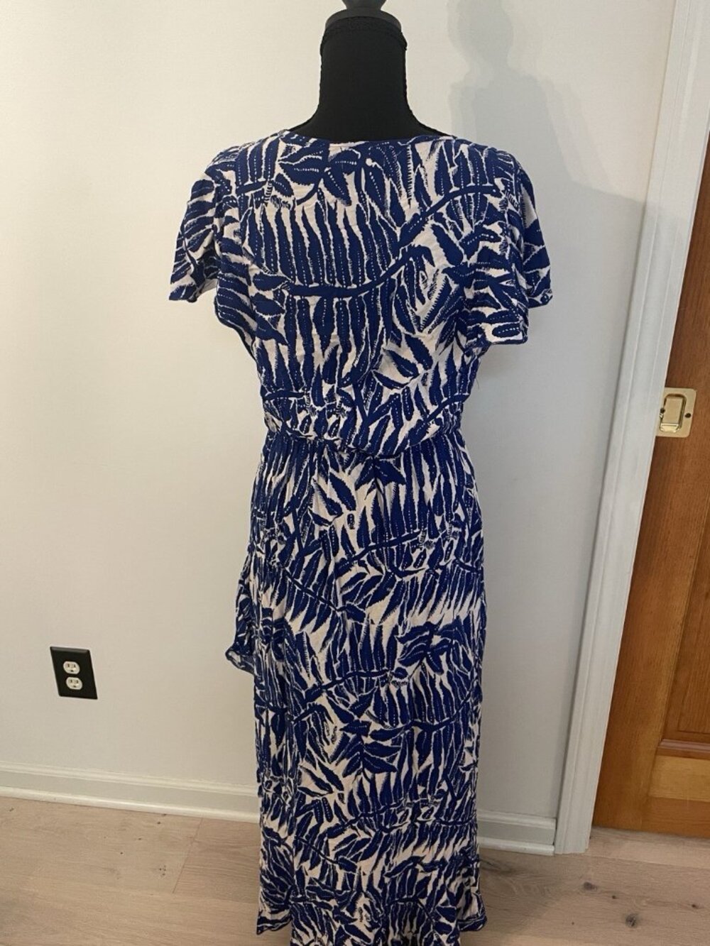 (SOLD) Kindred Anthropologie Maxi Dress Blue Leaves Flutter Sleeve, XL - Picture 4 of 8